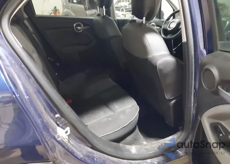 2016 Fiat 500X Easy z USA, uszkodzony, nr VIN ZFBCFYBT1GP424907